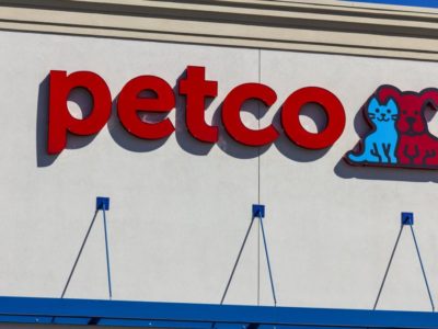 Indianapolis - Circa September 2016: Petco Animal Supplies Retail Strip Mall Location. Petco operates more than 1,300 locations across the US I